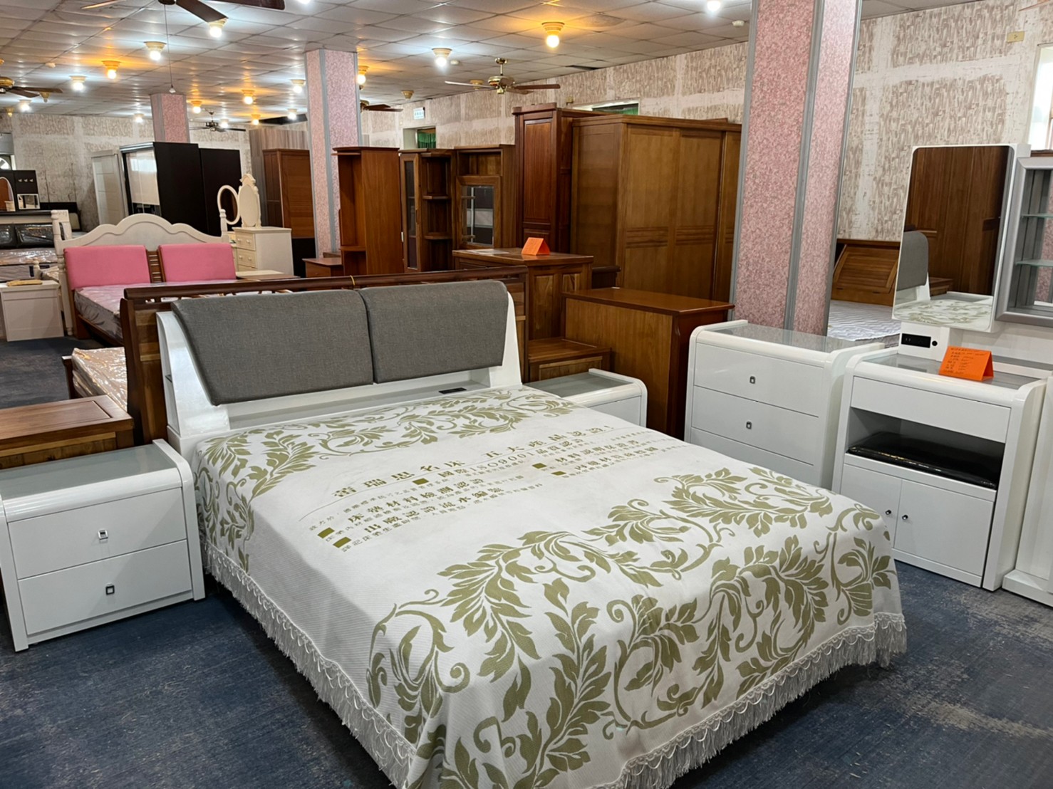 新瑞鋼烤白色床組